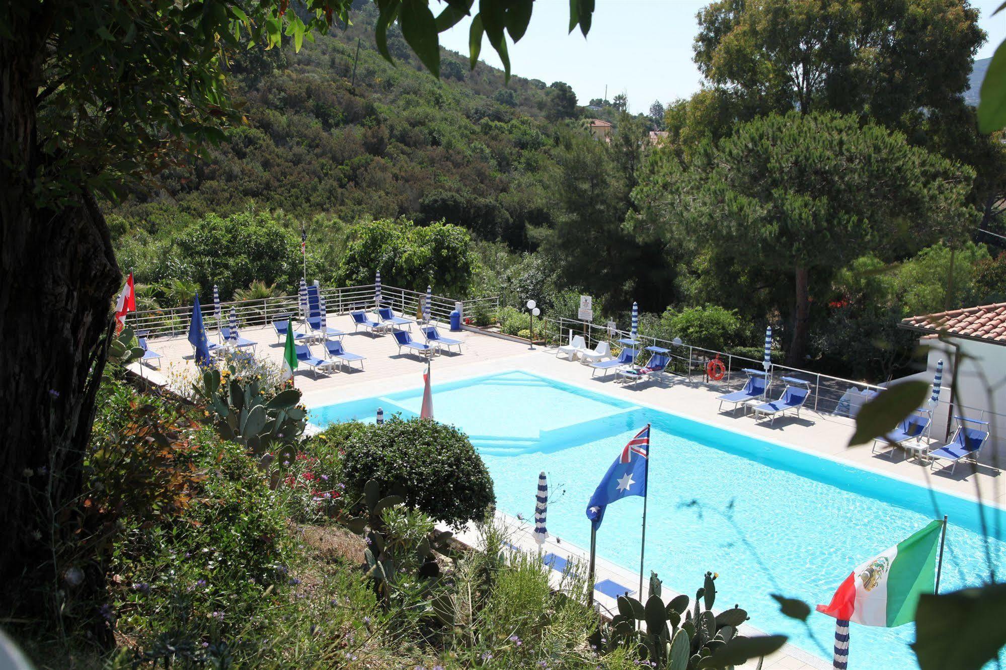 Hotel Villa Giulia Порто-Аццурро Екстер'єр фото
